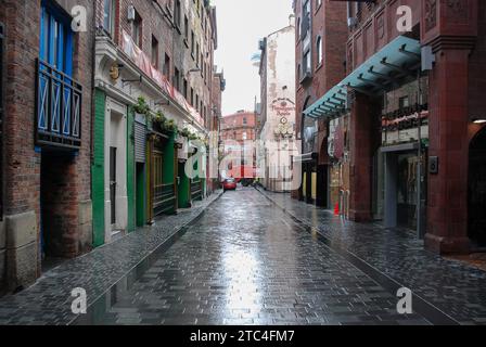 Die Matthew Street in Liverpool nennt sich bírthplace of Beatles, da sich der Cavern Club auf dieser Straße befindet. Stockfoto