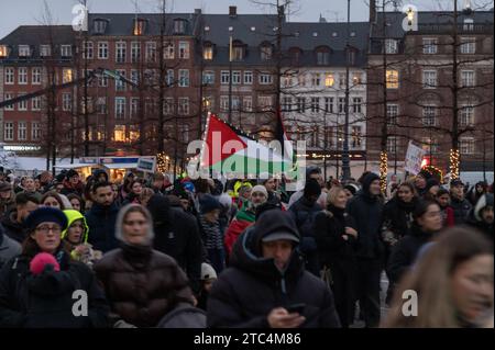 Kopenhagen, Dänemark. Dezember 2023. Große pro-palästinensische Demonstration durch die Straßen von Kopenhagen, Dänemark am Sonntag, 10. Dezember 2023 Credit: Pahas/Alamy Live News Stockfoto