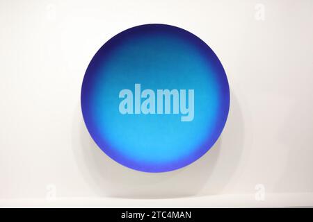 Miami Beach, Usa. Dezember 2023. Kunstwerk von Anish Kappor während der Art Basel Miami Beach, der Show im Miami Beach Convention Center in Miami Beach, FL am 9. Dezember 2023 (Foto: Udo Salters/SIPA USA) Credit: SIPA USA/Alamy Live News Stockfoto