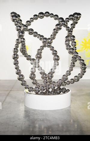Miami Beach, Usa. Dezember 2023. Kunstwerk von Jean-Michel Othoniel während der Art Basel Miami Beach, der Show, die am 9. Dezember 2023 im Miami Beach Convention Center in Miami Beach, FL stattfand (Foto: Udo Salters/SIPA USA) Credit: SIPA USA/Alamy Live News Stockfoto