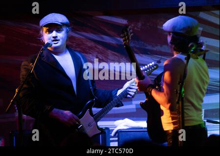 Margate, Großbritannien. Dezember 2023. Die Libertines spielen zum zweiten Abend in Folge gegen einen ausverkauften Lido und feiern die bevorstehende Veröffentlichung des neuen Albums All Quiet on the Eastern Esplanade. Cristina Massei/Alamy Live News Stockfoto