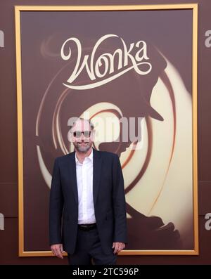 Los Angeles, Kalifornien, USA. Dezember 2023. Nathan Crowley nimmt am Sonntag, den 10. Dezember 2023, an der Premiere der Musical-Komödie „Wonka“ im Village Theatre in der Westwood-Sektion von Los Angeles Teil. Geschichte: Der junge und arme Willy Wonka träumt davon, in einer Stadt, die für ihre Schokolade bekannt ist, ein Geschäft zu eröffnen. Er entdeckt, dass die Branche von einem Kartell gieriger Chocolatiers geführt wird. Foto: Greg Grudt/UPI Credit: UPI/Alamy Live News Stockfoto