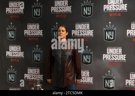 New York, USA. Dezember 2023. Kelley O’hara posiert für ein Foto während Red Carpet NJ/NY Gotham FC und Netflix „Under Pressure“ am Sonntag Abend, den 10. Dezember 2023, im Paris Theater in New York City in den USA. Credit: Brazil Photo Press/Alamy Live News Credit: Brazil Photo Press/Alamy Live News Stockfoto