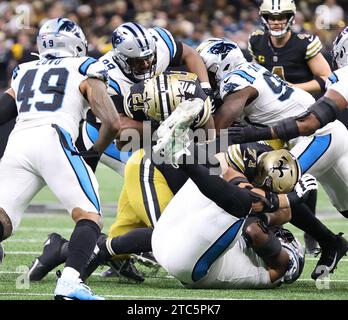 New Orleans, USA. Dezember 2023. Carolina Panthers Defensive Tackle Shy Tuttle (99) kämpft gegen die New Orleans Saints, die am Sonntag, den 10. Dezember 2023 bei einem Spiel der National Football League im Caesars Superdome in New Orleans, Louisiana, zurücklaufen. (Foto: Peter G. Forest/SIPA USA) Credit: SIPA USA/Alamy Live News Stockfoto