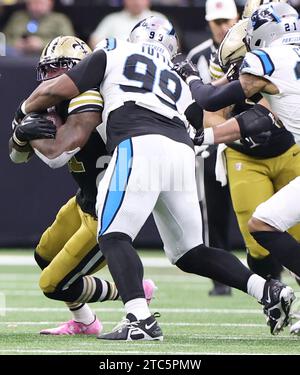 New Orleans, USA. Dezember 2023. Carolina Panthers Defensive Tackle Shy Tuttle (99) kämpft gegen die New Orleans Saints, die am Sonntag, den 10. Dezember 2023 bei einem Spiel der National Football League im Caesars Superdome in New Orleans, Louisiana, zurücklaufen. (Foto: Peter G. Forest/SIPA USA) Credit: SIPA USA/Alamy Live News Stockfoto