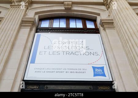 Bordeaux , Frankreich - 12 04 2023 : Ibis Budget Hotel Schild blauer französischer Text und Markenlogo auf der Fassade des Gebäudes Stockfoto