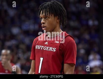 Rutgers Scarlet Knights schützen Jamichael Davis (1) während des Basketballspiels Garden State Hardwood Classic gegen die Seton Hall Pirates im Prudential Center in Newark, New Jersey am Samstag, den 9. Dezember 2023. Duncan Williams/CSM Stockfoto