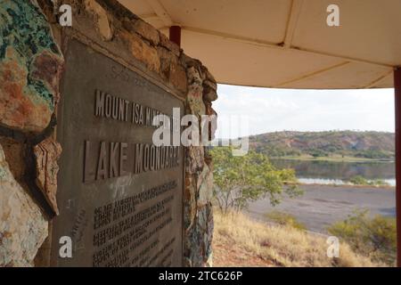 Mount Isa Mines Limited Lake Moondarra, historisches Schild am Lake Moondarra Lookout, Mt Isa, Queensland, Australien Stockfoto