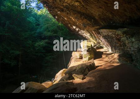 Ash Cave und Old man’s Cave, Hocking Hills State Park in der Hocking Hills Region im Hocking County, Ohio, USA Stockfoto