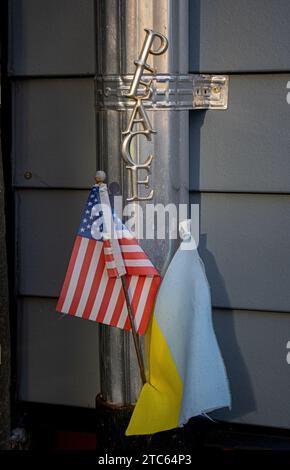 Urkaine usa Flagge Friedenszeichen Stockfoto