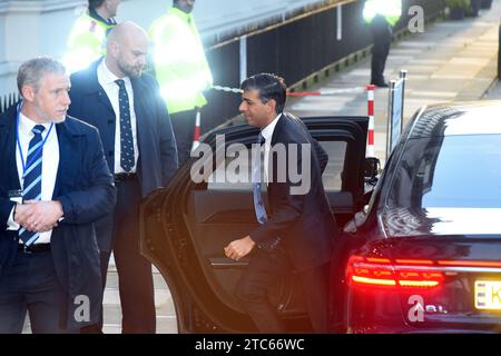 London, Großbritannien. Dezember 2023. Der Premierminister Rishi Sunak kommt, um der COVID-19-Untersuchung des Vereinigten Königreichs Auskunft zu geben. Bei der Untersuchung handelt es sich um eine unabhängige öffentliche Untersuchung über die Reaktion des Vereinigten Königreichs auf die COVID-19-Pandemie und die Auswirkungen dieser Pandemie und um Lehren für die Zukunft zu ziehen, die in Dorland House im Westen Londons stattfinden. Quelle: MARTIN DALTON/Alamy Live News Stockfoto
