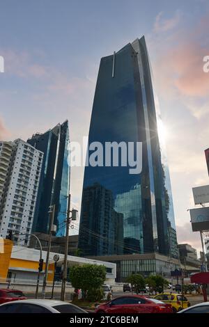 Blick auf den Soho Mall Tower in Panama City, Republik Panama, Zentralamerika. Stockfoto