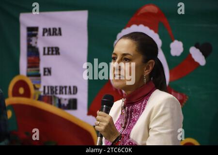 Mexiko-Stadt, Mexiko. Dezember 2023. 10. Dezember 2023 in Mexiko-Stadt, Mexiko: Die einzige Vorkandidatin von Morena, PT und PV für die Präsidentschaft von Mexiko; Claudia Sheinbaum Pardo nimmt an der Präsentation des Buches „die fröhlichen Jungs des Klassenkampfes“ des Schriftstellers und Direktors des Wirtschaftskulturfonds (FCE) Teil; Paco Ignacio Taibo II. auf der 15. Alameda Central Book Fair. AM 10. Dezember 2023. In Mexiko-Stadt. (Foto: Carlos Santiago/Eyepix Group) (Foto: Eyepix/NurPhoto) Credit: NurPhoto SRL/Alamy Live News Stockfoto