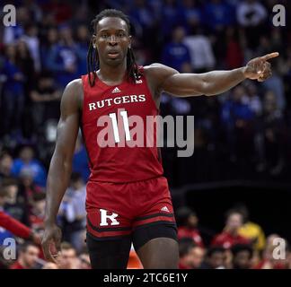 Rutgers Scarlet Knights Center Clifford Omoruyi (11) während des Basketballspiels Garden State Hardwood Classic gegen die Seton Hall Pirates im Prudential Center in Newark, New Jersey am Samstag, den 9. Dezember 2023. Duncan Williams/CSM Stockfoto