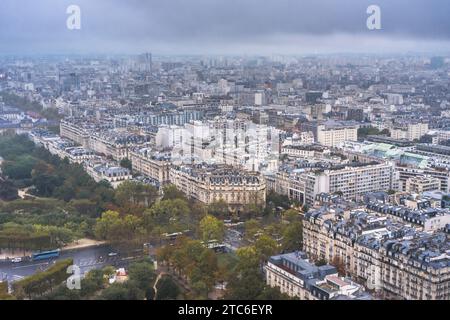 Panoramablick von Paris, von den Eiffeltoren. Paris Frankreich, 22. Oktober 2023. Stockfoto