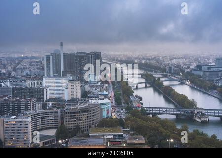 Panoramablick von Paris, von den Eiffeltoren. Paris Frankreich, 22. Oktober 2023. Stockfoto