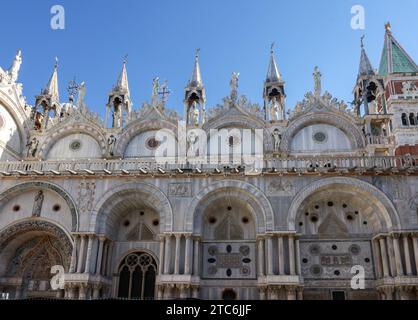 Die nördliche Fassade von St. Markusbasilika in Venedig. Italien Stockfoto