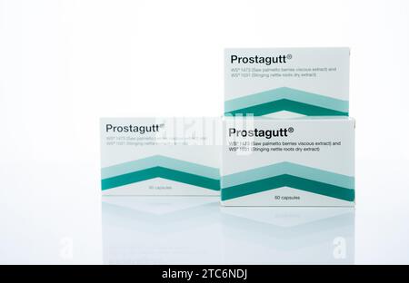 CHONBURI, THAILAND, 8. OKTOBER 2023: Prostagutt hergestellt von Catalent Germany Eberbach GmbH. Saw Palmetto und Brennnessel Extrakt Kapselpille für gutartige Stockfoto