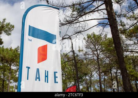 Bordeaux , Frankreich - 11 20 2023 : TAHE Logo Marke und Textzeichen BIC Sport neue Wassersport-Gruppenflagge Stockfoto