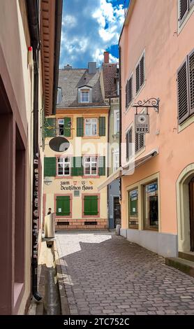 Altstadt Sommerimpressionen aus der wunderschönen Altstadt von Freiburg im Breisgau in Süddeutschland. Freiburg im Breisgau, Deutschland, 07.08.2022 *** Altstadt Sommereindrücke aus der schönen Altstadt von Freiburg im Breisgau Freiburg im Breisgau, Deutschland, 07 08 2022 Credit: Imago/Alamy Live News Stockfoto