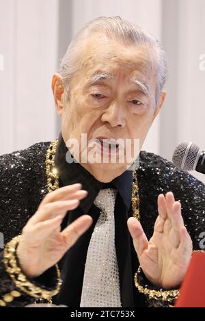 Tokio, Japan. Dezember 2023. Der japanische Erfinder Yoshiro Nakamatsu, bekannt als „Dr. NakaMats“, spricht am Montag, den 11. Dezember 2023, im Club der ausländischen Korrespondenten in Tokio. Der 95-jährige Erfinder wird sein Debüt als Singer-Songwriter und Konzerttournee in den USA machen. (Foto: Yoshio Tsunoda/AFLO) Credit: Aflo Co. Ltd./Alamy Live News Stockfoto