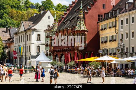 Altstadt Sommerimpressionen aus der wunderschönen Altstadt von Freiburg im Breisgau in Süddeutschland. Freiburg im Breisgau, Deutschland, 07.08.2022 *** Altstadt Sommereindrücke aus der schönen Altstadt von Freiburg im Breisgau Freiburg im Breisgau, Deutschland, 07 08 2022 Credit: Imago/Alamy Live News Stockfoto