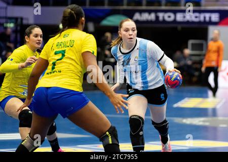 Frederikshavn, Dänemark. Dezember 2023. Malena Cavo (17) aus Argentinien wurde während des Spiels der IHF Handball-Weltmeisterschaft 2023 zwischen Brasilien und Argentinien in der Arena Nord in Frederikshavn gesehen. (Foto: Gonzales Photo - Balazs Popal). Stockfoto