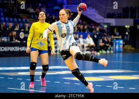 Frederikshavn, Dänemark. Dezember 2023. Malena Cavo (17) aus Argentinien wurde während des Spiels der IHF Handball-Weltmeisterschaft 2023 zwischen Brasilien und Argentinien in der Arena Nord in Frederikshavn gesehen. (Foto: Gonzales Photo - Balazs Popal). Stockfoto