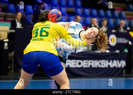 Frederikshavn, Dänemark. Dezember 2023. Malena Cavo (17) aus Argentinien wurde während des Spiels der IHF Handball-Weltmeisterschaft 2023 zwischen Brasilien und Argentinien in der Arena Nord in Frederikshavn gesehen. (Foto: Gonzales Photo - Balazs Popal). Stockfoto