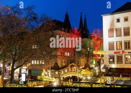 Der Weihnachtsmarkt Heinzels Wintermaerchen am Alten Markt in der Altstadt, der Dom, Köln, Deutschland. Der Weihnachtsmarkt Heinzels Win Stockfoto