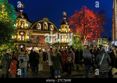 Der Weihnachtsmarkt Heinzels Wintermaerchen am Alten Markt in der historischen Stadt Köln. Der Weihnachtsmarkt Heinzels Wintermaerchen auf Stockfoto