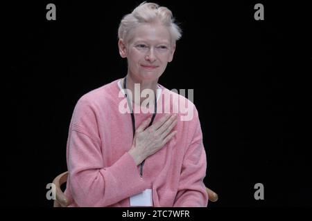 Die Britsh Schauspielerin TILDA SWINTON Hält Eine Pressekonferenz Im ...