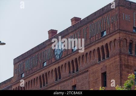Eagle Warehouse & Storage, gebaut auf dem Gelände der Brooklyn Eagle Zeitung, umgewandelt in Wohneigentum. Stockfoto