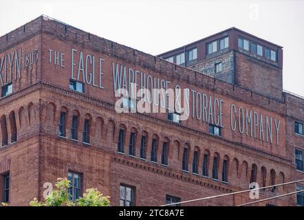 Eagle Warehouse & Storage, gebaut auf dem Gelände der Brooklyn Eagle Zeitung, umgewandelt in Wohneigentum. Stockfoto