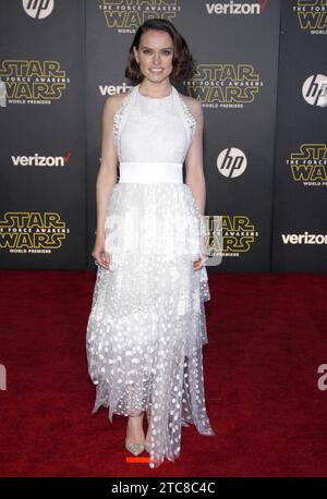 HOLLYWOOD, KALIFORNIEN, Daisy Ridley bei der Weltpremiere von Star Wars: Das Erwachen der Macht am 14. Dezember im TCL Chinese Theatre in Hollywood, USA Stockfoto