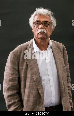 British-Pakistani Schriftsteller, Journalist, Historiker, Filmemacher, politischer Aktivist, und öffentlichen Intellektuellen Tariq Ali besucht einen Fotoauftrag während der edinb Stockfoto