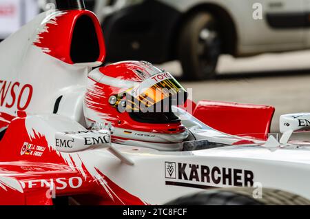 2005 Toyota TF105 Formel 1, Grand Prix Auto gefahren von Harald Fuchs beim Goodwood Festival of Speed 2016. Auto von Jarno Trulli Stockfoto