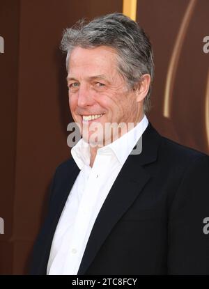 LOS ANGELES, KALIFORNIEN – 10. DEZEMBER: Hugh Grant nimmt an der Los Angeles Premiere von Warner Bros. Teil „Wonka“ im Regency Village Theatre am 10. Dezember, Stockfoto