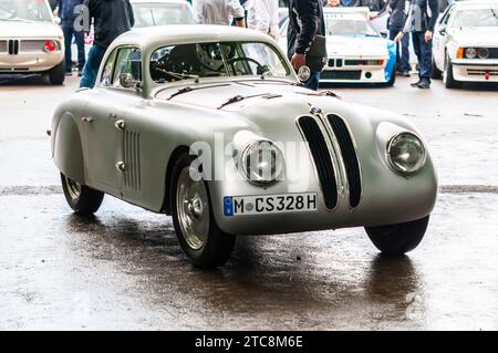 Frazer Gibney, BMW 328 Mille Miglia Touring Coupe, Teil der BMW Hundertjahrfeier beim Goodwood Festival of Speed 2016. Fahrerlager verlassen Stockfoto