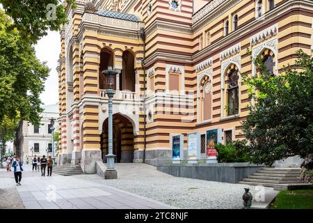 Tiflis, Georgien - 23. September 2023: Gebäude des Staatlichen Opern- und Balletttheaters Tiflis, benannt nach Zakaria Paliaschwili in der Shota Rustaveli Avenue Stockfoto