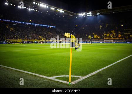 Dortmund, Deutschland. Dezember 2023. Eckfahne in Dortmund Borussia Dortmund - RB Leipzig 09.12.2023 Copyright (nur für journalistische Zwecke) by : Stockfoto