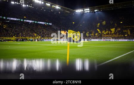 Dortmund, Deutschland. Dezember 2023. Eckfahne in Dortmund Borussia Dortmund - RB Leipzig 09.12.2023 Copyright (nur für journalistische Zwecke) by : Stockfoto