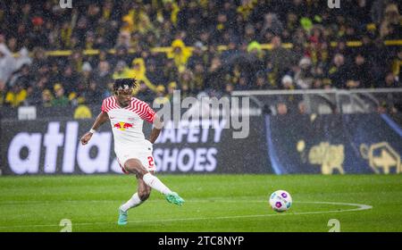 Dortmund, Deutschland. Dezember 2023. Mohamed Simakan (RBL) Borussia Dortmund - RB Leipzig 09.12.2023 Copyright (nur für journalistische Zwecke) by : Stockfoto