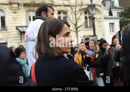 Rassemblement contre la loi Darmanin devant l'assemblée nationale , des élus de la NUPES ainsi que des syndicalistes CGT et Solidaires étaient présents Stockfoto