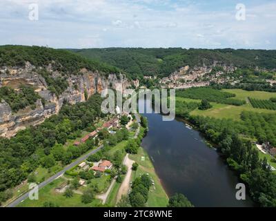 La Roque-Gageac Dordogne Frankreich Blick von der Luftdrohne , Luft , Stockfoto