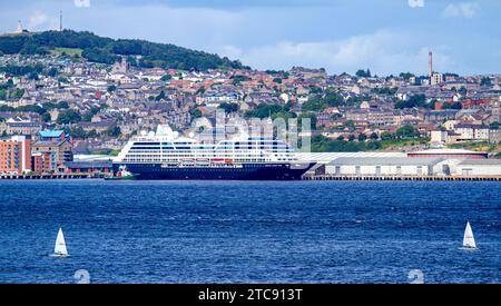 Slowenische Azamara-Reise Kreuzfahrtschiff der Renaissance-Klasse mit Ankunft in Dundee, Schottland Stockfoto