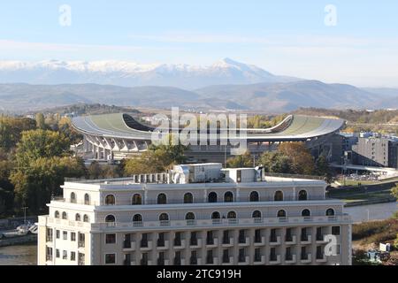 Die Nationalarena Toše Proeski ist ein Sportstadion in Skopje, Nordmakedonien. Er wird derzeit hauptsächlich für Fußballspiele, aber auch für Konzerte oder Leichtathletik genutzt. Es ist das Heimstadion von Vardar und Rabotnichki aus Skopje, die in der ersten mazedonischen Liga antreten, sowie das Heimstadion der nordmazedonischen Fußballnationalmannschaft bei fast allen Gelegenheiten (die anderen, selten gewählten Veranstaltungsorte sind das Goce-Delčev-Stadion in Prilep, oder SRC Biljanini Izvori in Ohrid). Stockfoto