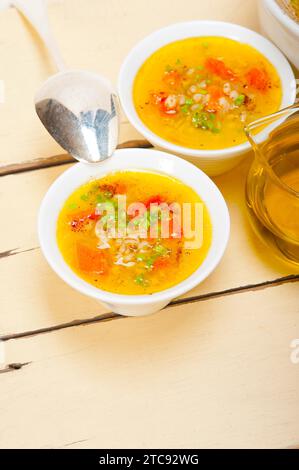 Traditionelle syrische Gerstenbrühe nach Aleppo-Art, nach Ramadan Talkin oder tirbiyali-typisches Essen genannt Stockfoto