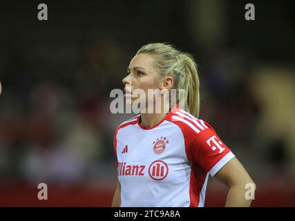 München, Deutschland 11. Dezember 2023: Fussball, FRAUEN, GOOGLE PIXEL FRAUEN-BUNDESLIGA, Saison 2023/2024, FC Bayern München - Bayer 04 Leverkusen, Campus Linda Dallmann (FC Bayern München) Kopf, Oberkörper Stockfoto