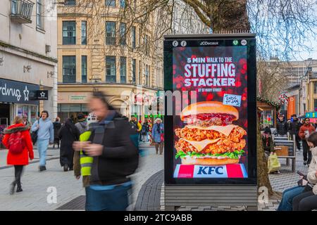 Digital Advertising Screen Cardiff Dezember 2023 Stockfoto